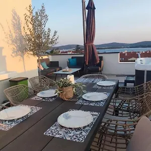 Penthouse Aurelia, Rooftop Terrace & Jacuzzi Apartament Turanj